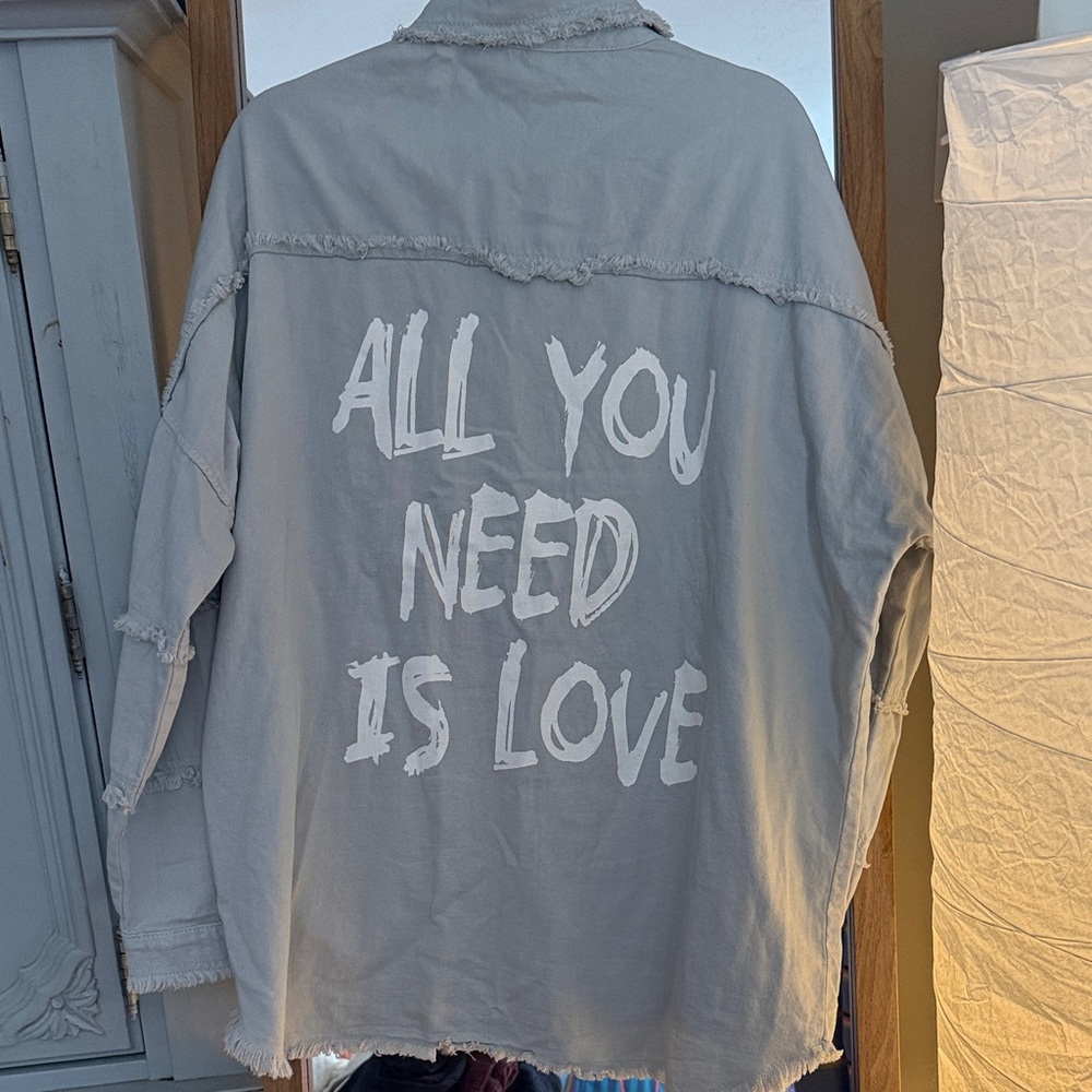Elan Light Gray Button-Down Shirt Jacket with White Graphic